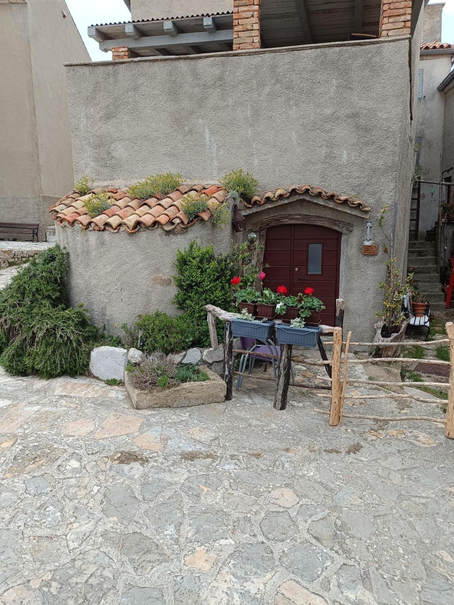 Hobbit House Lubenice Bagian luar foto